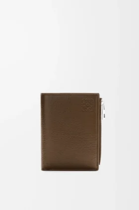 Cartera compacta y ajustada de piel de ciervo