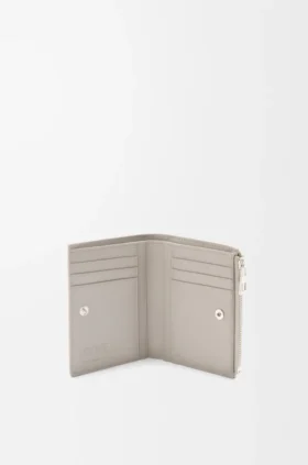 Cartera compacta y delgada de piel de becerro clásica texturizada