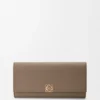 Cartera Continental Anagram en piel de becerro con grano de Pebble
