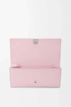 Cartera Continental Anagram en piel de becerro con grano de Pebble