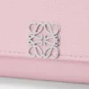 Cartera Continental Anagram en piel de becerro con grano de Pebble