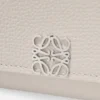 Cartera Continental Anagram en piel de becerro con grano de Pebble