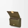 Cartera de tres pliegues «Pebble» en piel de becerro con grano «Pebble»