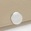 Cartera de tres pliegues «Pebble» en piel de becerro con grano «Pebble»