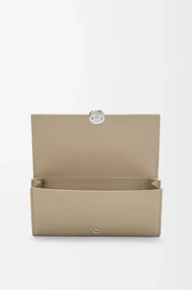 Cartera «Pebble Continental» en piel de becerro con grano «Pebble»