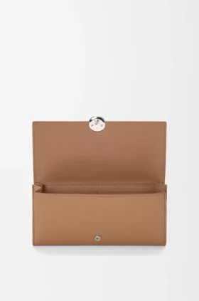 Cartera «Pebble Continental» en piel de becerro con grano «Pebble»