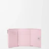 Cartera pequeña vertical «Anagram» en piel de becerro con grano de Pebble