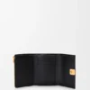 Cartera pequeña vertical «Anagram» en piel de becerro con grano de Pebble