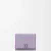 Cartera plegable en tres partes «Anagram» de piel de becerro con grano «Pebble»