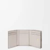Cartera plegable en tres partes «Anagram» de piel de becerro con grano «Pebble»