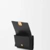 Cartera plegable en tres partes «Anagram» de piel de becerro con grano «Pebble»