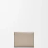 Cartera plegable en tres partes «Anagram» de piel de becerro con grano «Pebble»