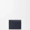 Cartera plegable en tres partes «Anagram» de piel de becerro con grano «Pebble»