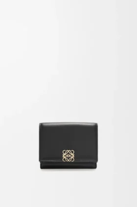 Cartera plegable en tres partes «Anagram» de Puffer en piel de becerro napa brillante