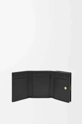Cartera plegable en tres partes «Anagram» de Puffer en piel de becerro napa brillante