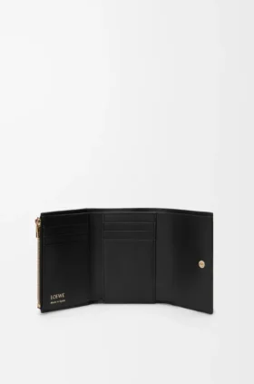 Cartera vertical pequeña de piel de becerro lisa y granulada