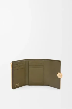 Cartera vertical pequeña «Pebble» de piel de becerro con grano «Pebble»