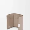 Cartera vertical pequeña «Pebble» de piel de becerro con grano «Pebble»