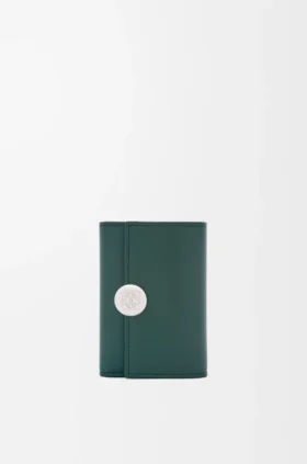 Cartera vertical pequeña «Pebble» en piel de becerro napa brillante