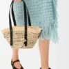 Cesta trenzada pequeña de palma de iraca y piel de becerro
