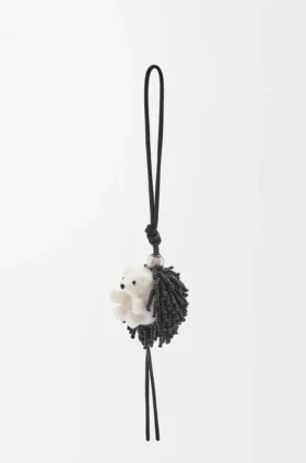 Colgante «Hedgehog» de fieltro, abalorios y piel de becerro