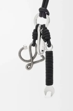 Colgante «Multi Tool» de latón y piel de becerro