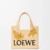 Font Tote pequeño con tipografía Loewe en rafia
