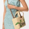 Font Tote pequeño con tipografía Loewe en rafia