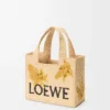 Font Tote pequeño con tipografía Loewe en rafia