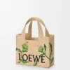 Font Tote pequeño con tipografía Loewe en rafia