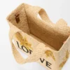 Font Tote pequeño con tipografía Loewe en rafia