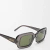 Gafas de sol rectangulares y finas