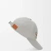 Gorra con parche «L» de algodón