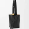 Medium Pebble Bucket en piel de becerro lisa