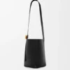 Medium Pebble Bucket en piel de becerro lisa