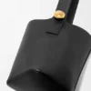 Medium Pebble Bucket en piel de becerro lisa