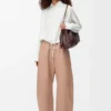 Pantalones de corte acampanado en piel de cordero napa