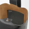 Pebble Bucket grande en piel de becerro granulada y flexible