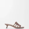 Sandalia tipo «slide» «Petal Anagram» de ante adornada con strass