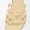 Sandalia tipo «slide» «Petal Anagram» de ante adornada con strass