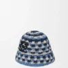 Sombrero de pescador de rafia y piel de becerro con parche de ganchillo