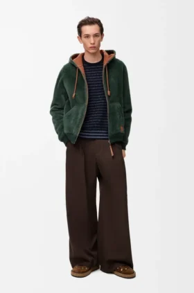 Sudadera con capucha de piel de oveja