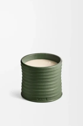 Vela de tamaño mediano con Scent of Marihuana