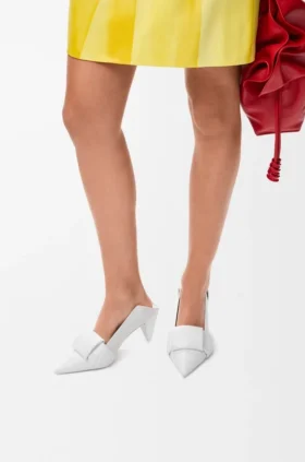 Zapatos de tacón con solapa trasera tipo origami en piel de cordero